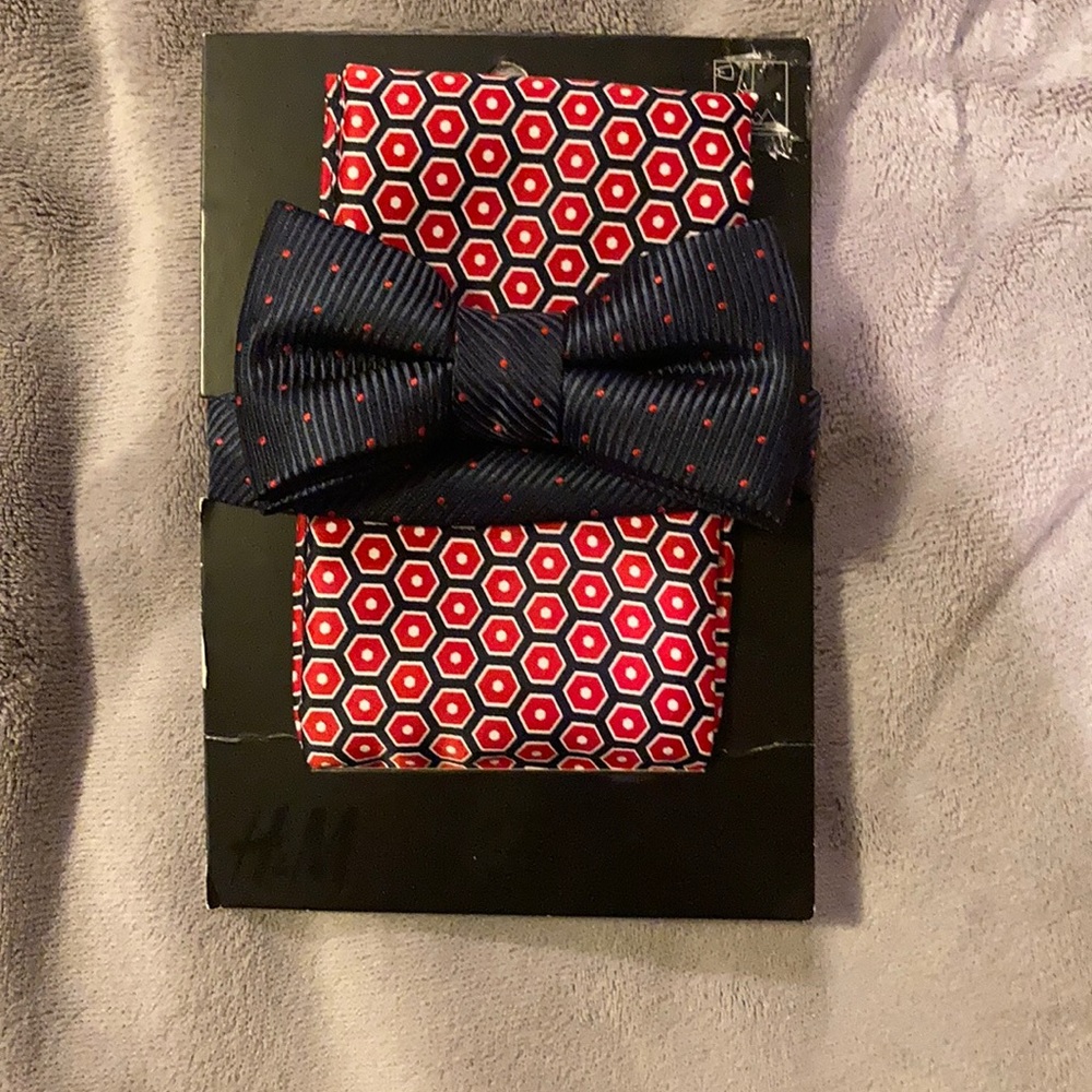 H&M Bow tie with matching pocket square